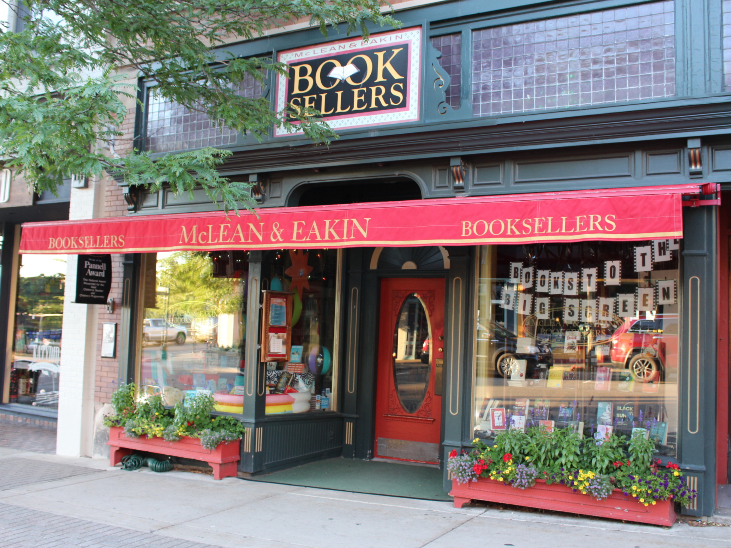 Pages Wax Melts  Mclean and Eakin Bookstore Petoskey